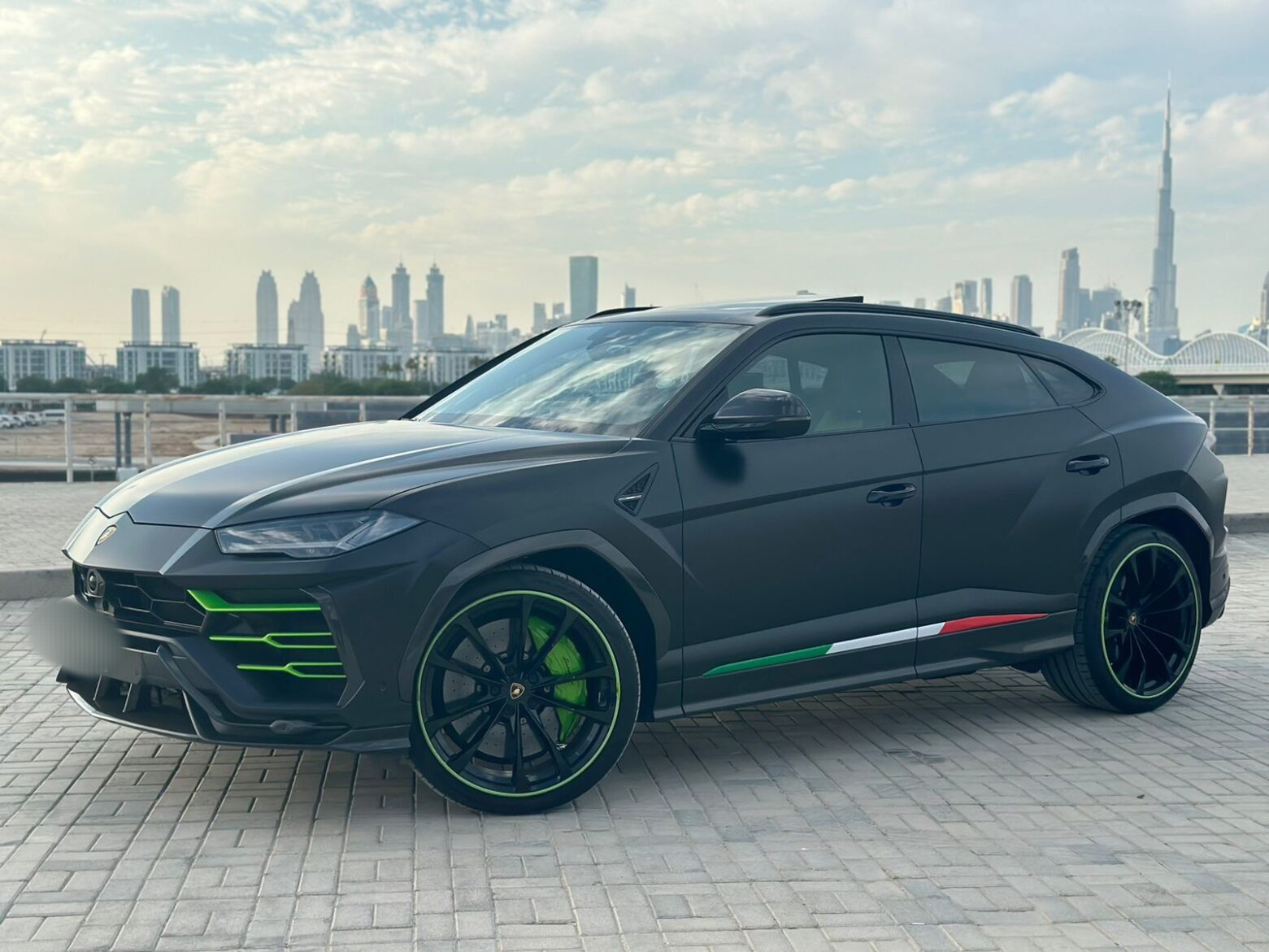 Rent Lamborghini URUS in Dubai